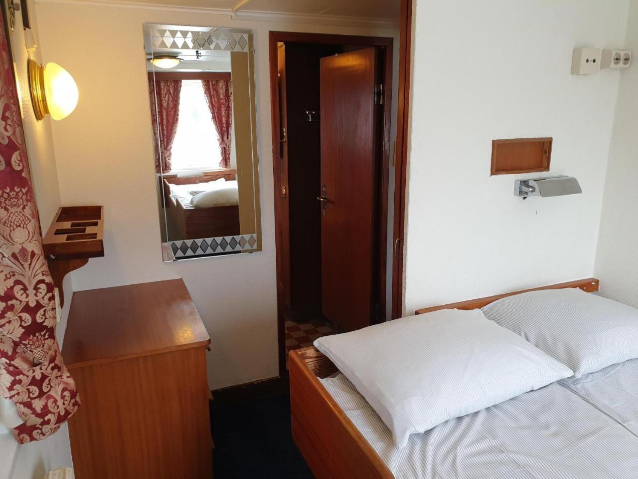M/s Birger Jarl - & Botel